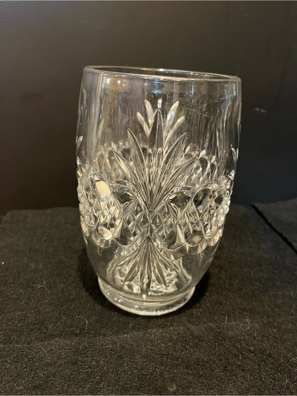 Vintage pressed cut glass vase - Picture 10 of 11